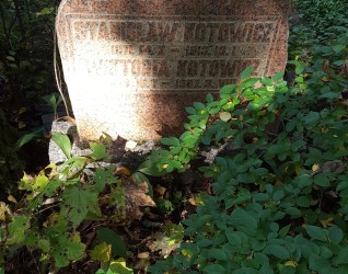 Nagrobek Wiktorii i Stanisława Kotowiczów, cmentarz św. Michała w Rydze, stan z 2021 r.