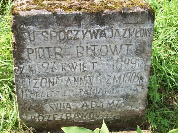Inscription on the gravestone of Anna and Piotr Bitowt, Na Rossie cemetery in Vilnius, as of 2013