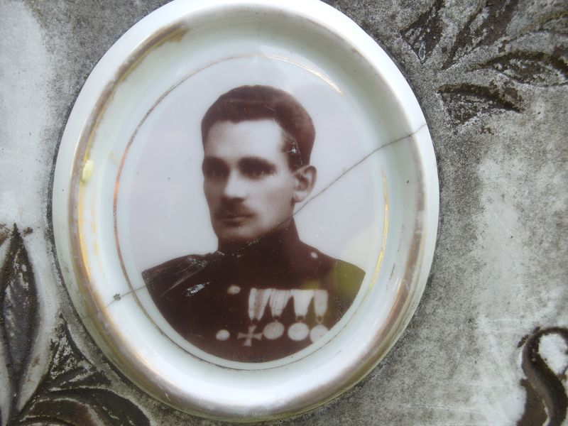 Photograph on the tombstone of Stanislaw Nowicki, Na Rossie cemetery in Vilnius, as of 2015.