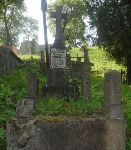 Nagrobek Stanisława Nowickiego, cmentarz Na Rossie w Wilnie, stan z 2015 r.