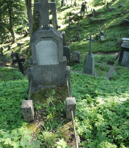 Nagrobek Ignacego Połońskiego z cmentarza na Rossie w Wilnie, stan z 2013 roku