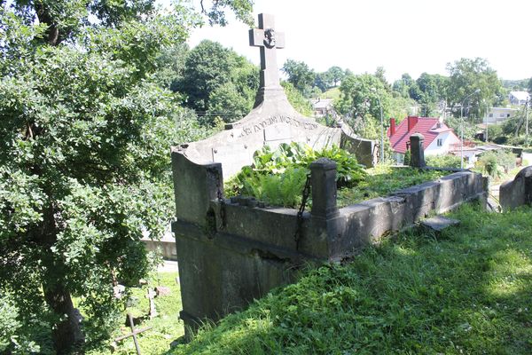 Tomb of the Avgutovichs, Ross cemetery in Vilnius, as of 2013.