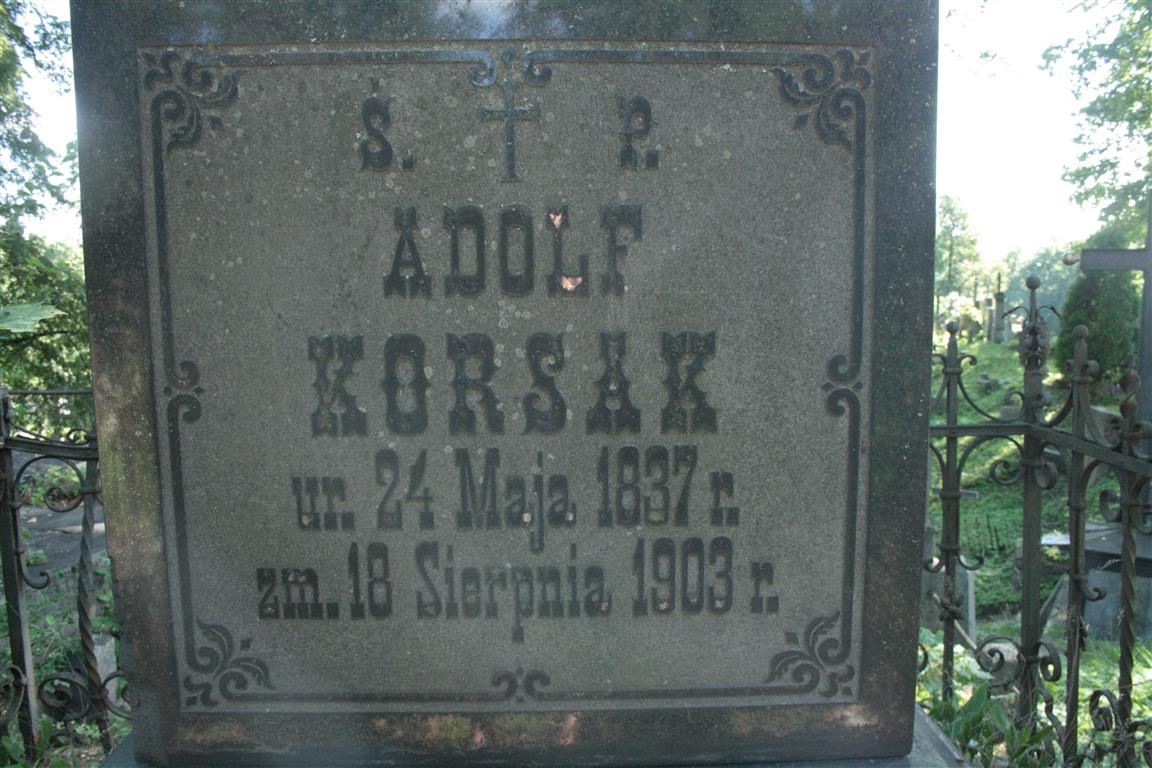 Fragment nagrobka Adolfa Korsaka z cmentarza na Rossie w Wilnie, stan z 2013 r.