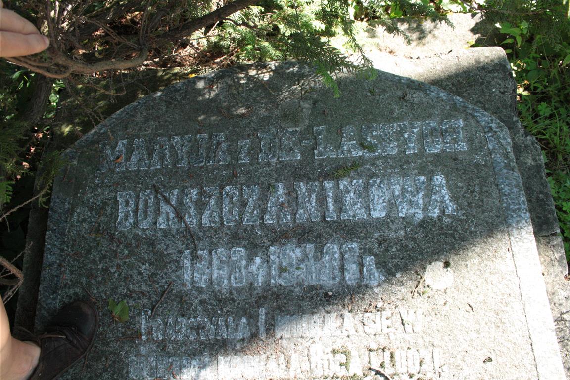 Fragment nagrobka Marii i Bolesława Bohszczaninów z cmentarza na Rossie w Wilnie, stan z 2013 r.