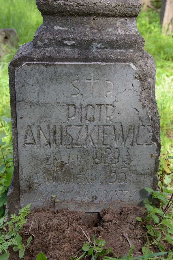 Fragment of the gravestone of Piotr Anuszkiewicz, Ross cemetery, as of 2013