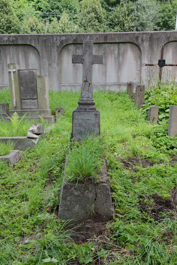 Tombstone of Piotr Anuszkiewicz, Ross cemetery, as of 2013
