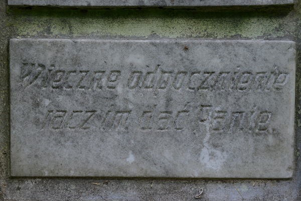 Fragment of a tombstone of the Mikelis family, Ross cemetery, as of 2013