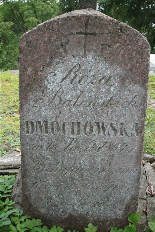 Fragment nagrobka Róży Dmuchowskiej z cmentarza na Rossie w Wilnie, stan z 2013 r.