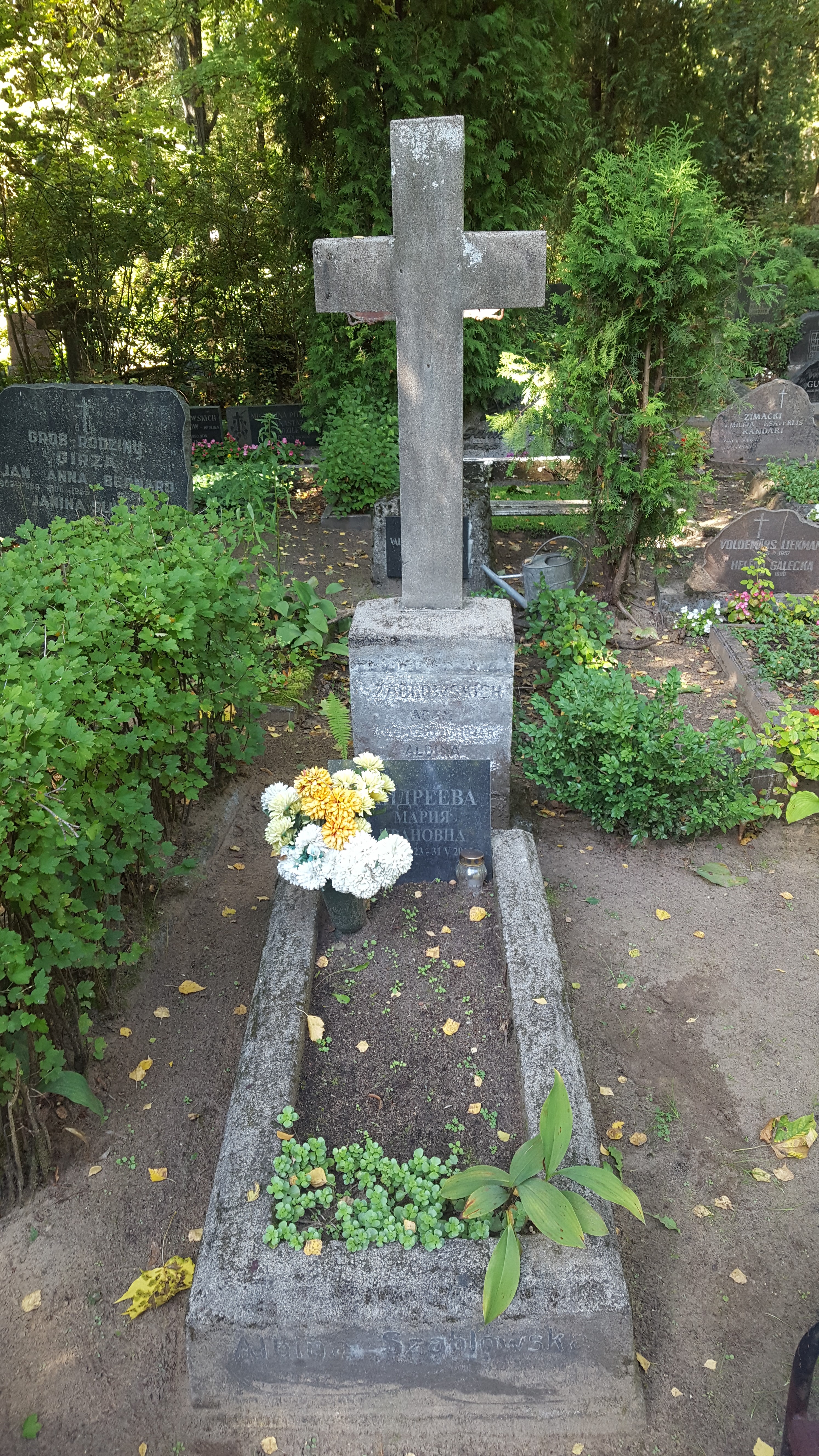 Nagrobek Adama Szablowskiego i Albiny Szablowskiej, cmentarz św. Michała w Rydze, stan z 2021 r.