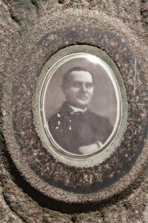 Fragment of Jan Burbo's tombstone - photograph from the Ross Cemetery in Vilnius, as of 2013.