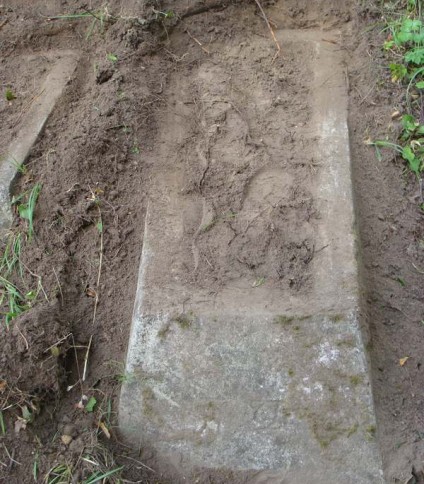 Nagrobek K.D. z cmentarza na Rossie w Wilnie, stan z 2013 roku