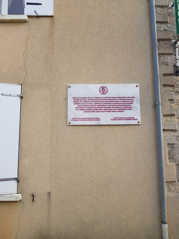 Меморіальна дошка, присвячена Генрику Ґершинському, на віллі Мон Репо в Уарвілі