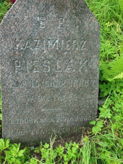 Inscription on the gravestone of Kazimierz Pieślak, Na Rossie cemetery in Vilnius, as of 2013