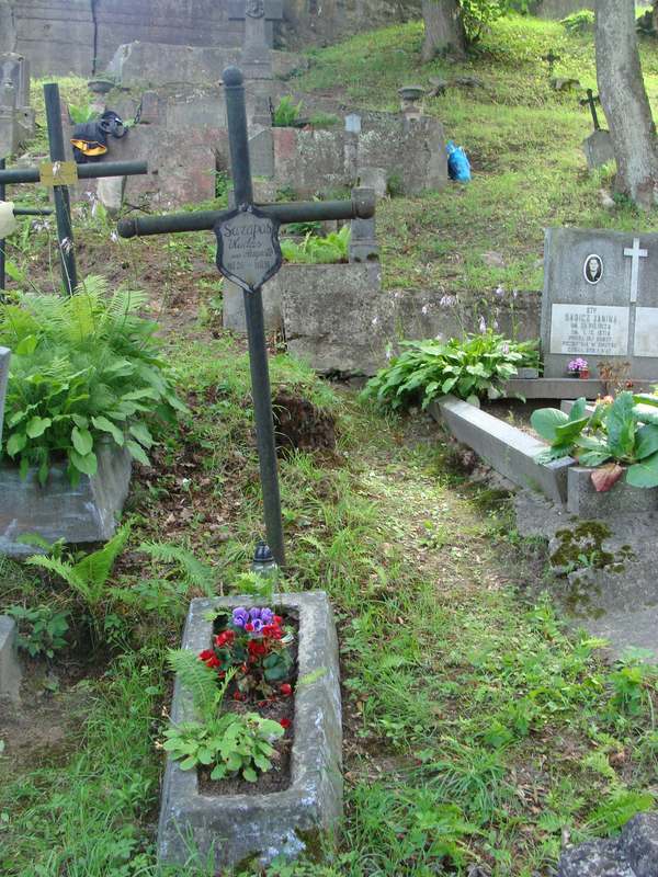 Tombstone of Vladas Sarapas from the Ross Cemetery in Vilnius, as of 2013