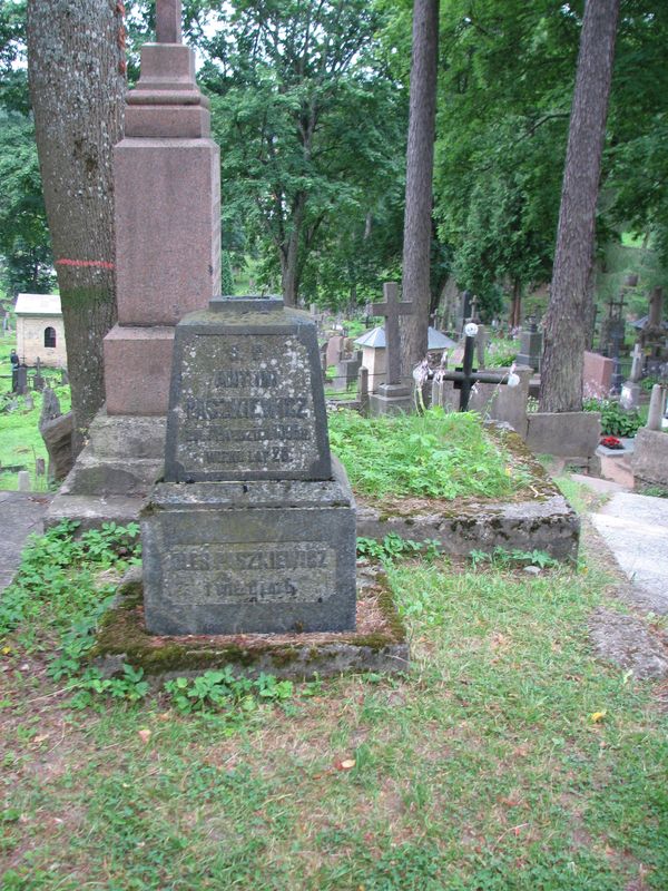 Nagrobek Aleksandra i Antoniego Paszkiewicz, cmentarz na Rossie w Wilnie, stan na 2013 r.