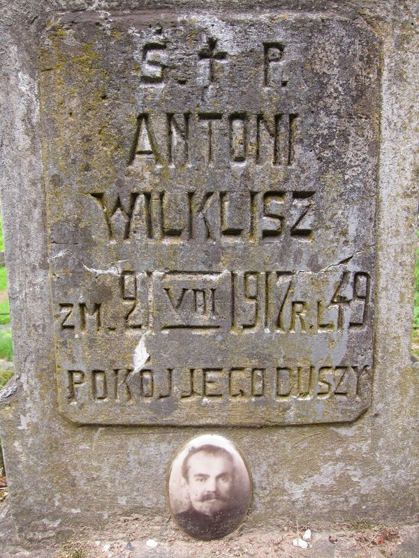 Inscription from the tombstone of Antoni Wilklisz, Ross Cemetery in Vilnius, as of 2013.