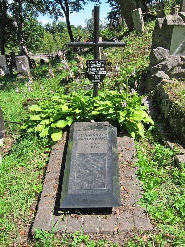 Nagrobek Franciszka Mrozowskiego, cmentarz na Rossie w Wilnie, stan z 2013 r.