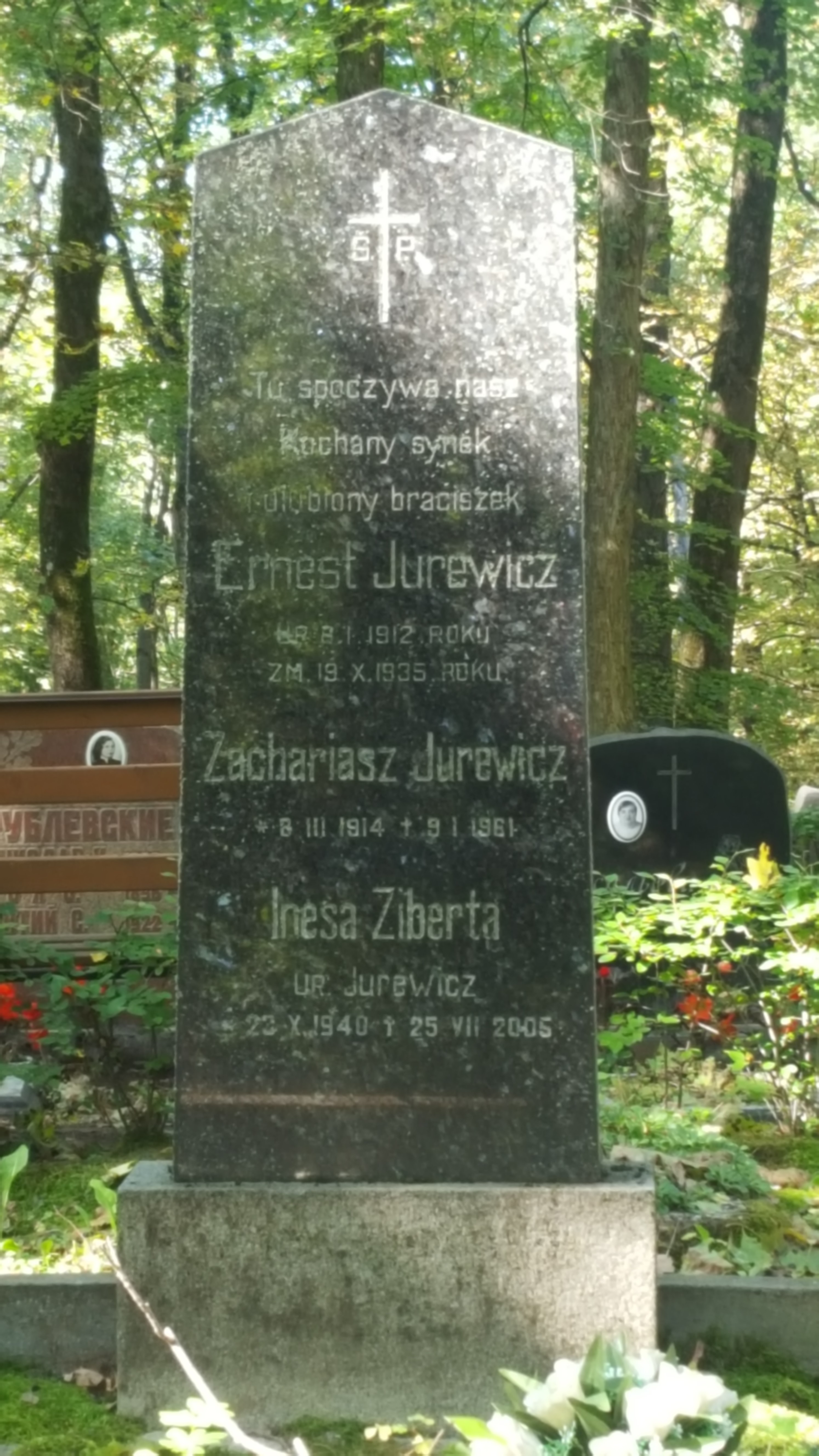 Tombstone of Ernest Yurevich, Zachariah Yurevich and Inesa Zibert, St Michael's cemetery in Riga, as of 2021.