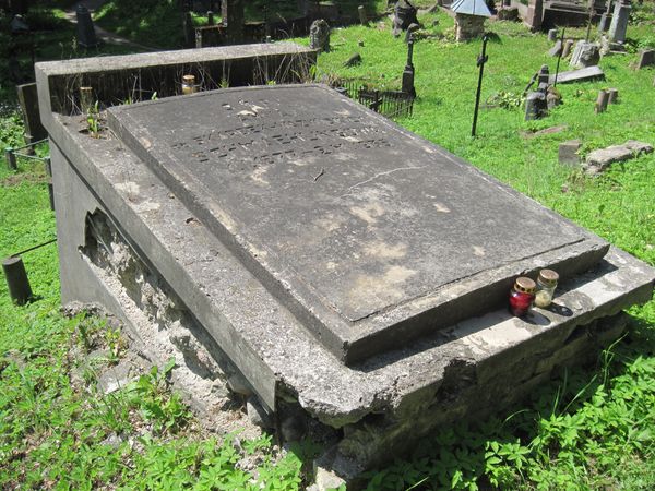 Grobowiec Anny Schmaehlingowej, cmentarz na Rossie w Wilnie, stan na 2013 r.