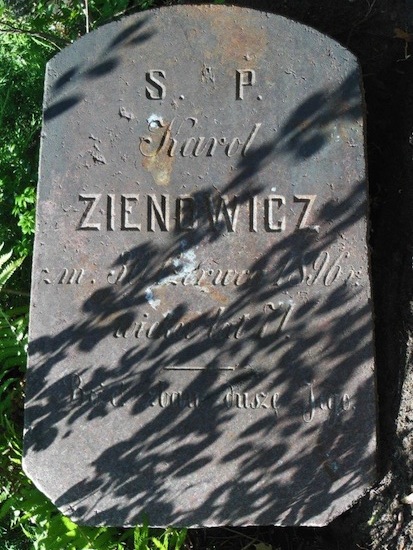 Inscription on the gravestone of Karol Zienowicz, Na Rossie cemetery in Vilnius, as of 2013