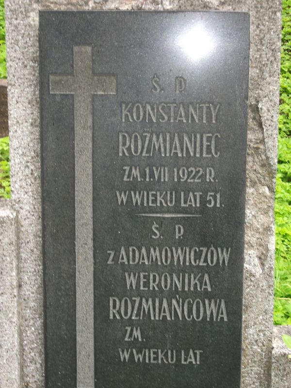 Tombstone of Konstantin and Veronika Rozmiacin, Ross cemetery in Vilnius, as of 2013.