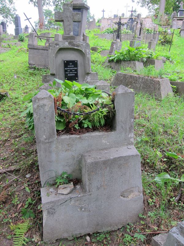 Tombstone of Ludwik Koniuszewski, Ross cemetery in Vilnius, as of 2013.