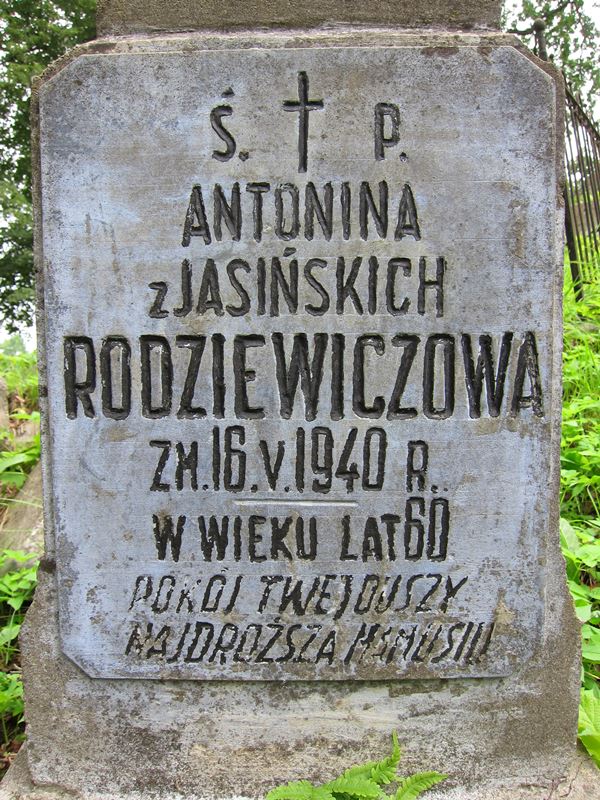 Inskrypcja z nagrobka Antoniny Rodziewiczowej, cmentarz na Rossie w Wilnie, stan z 2013 r.
