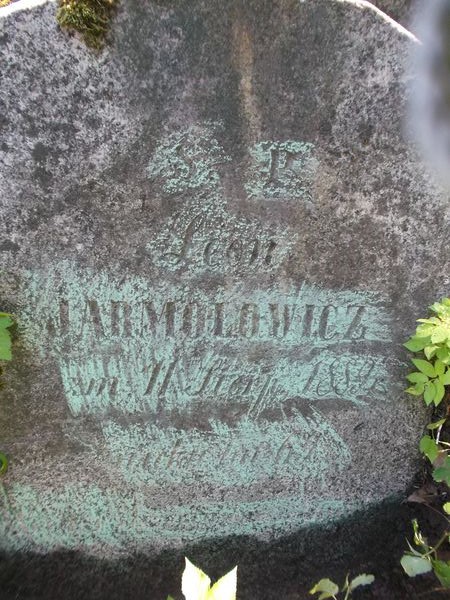 Inscription from the gravestone of Leon Yarmolovich, Na Rossie cemetery in Vilnius, as of 2012