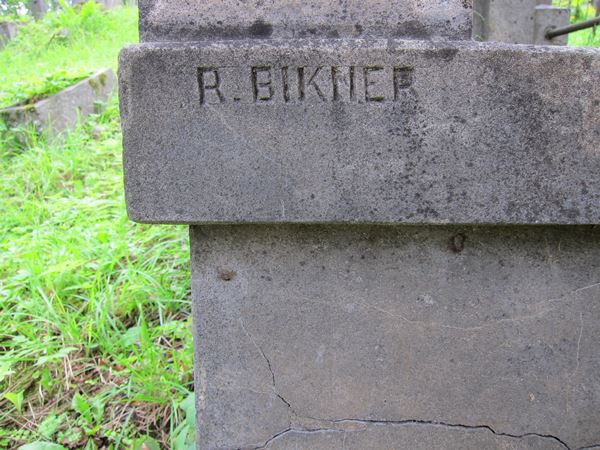 Sygnatura na grobowcu Jadwigi Łukaszewicz, cmentarz na Rossie w Wilnie, stan z 2013 r.