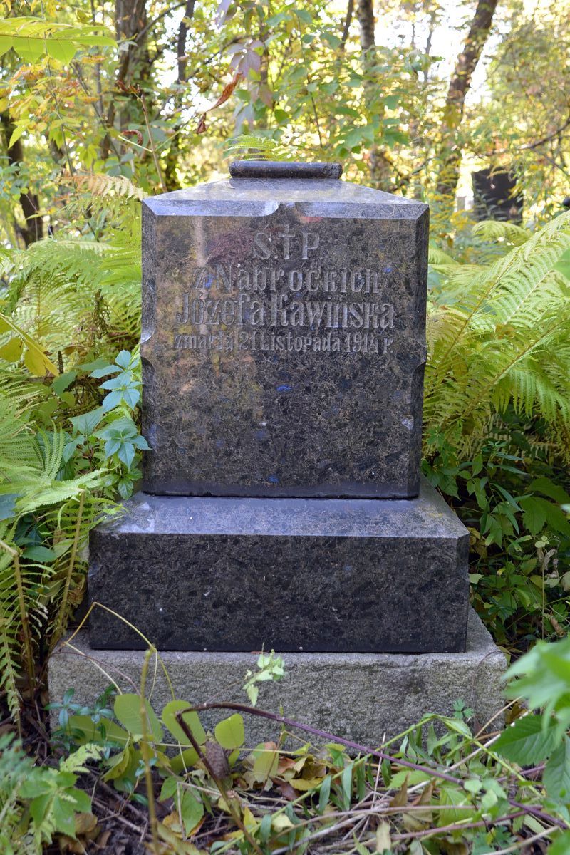 Tombstone of Józefa Kawińska