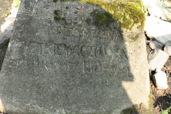 Fragment nagrobka Katarzyny Pietkiewicz, cmentarz Na Rossie w Wilnie, stan z 2013
