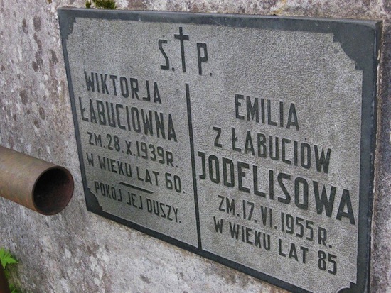 Inskrypcja grobowca Emilii Jodelis, Jana i Wiktorii Łabuciów, cmentarz Na Rossie w Wilnie, stan z 2013