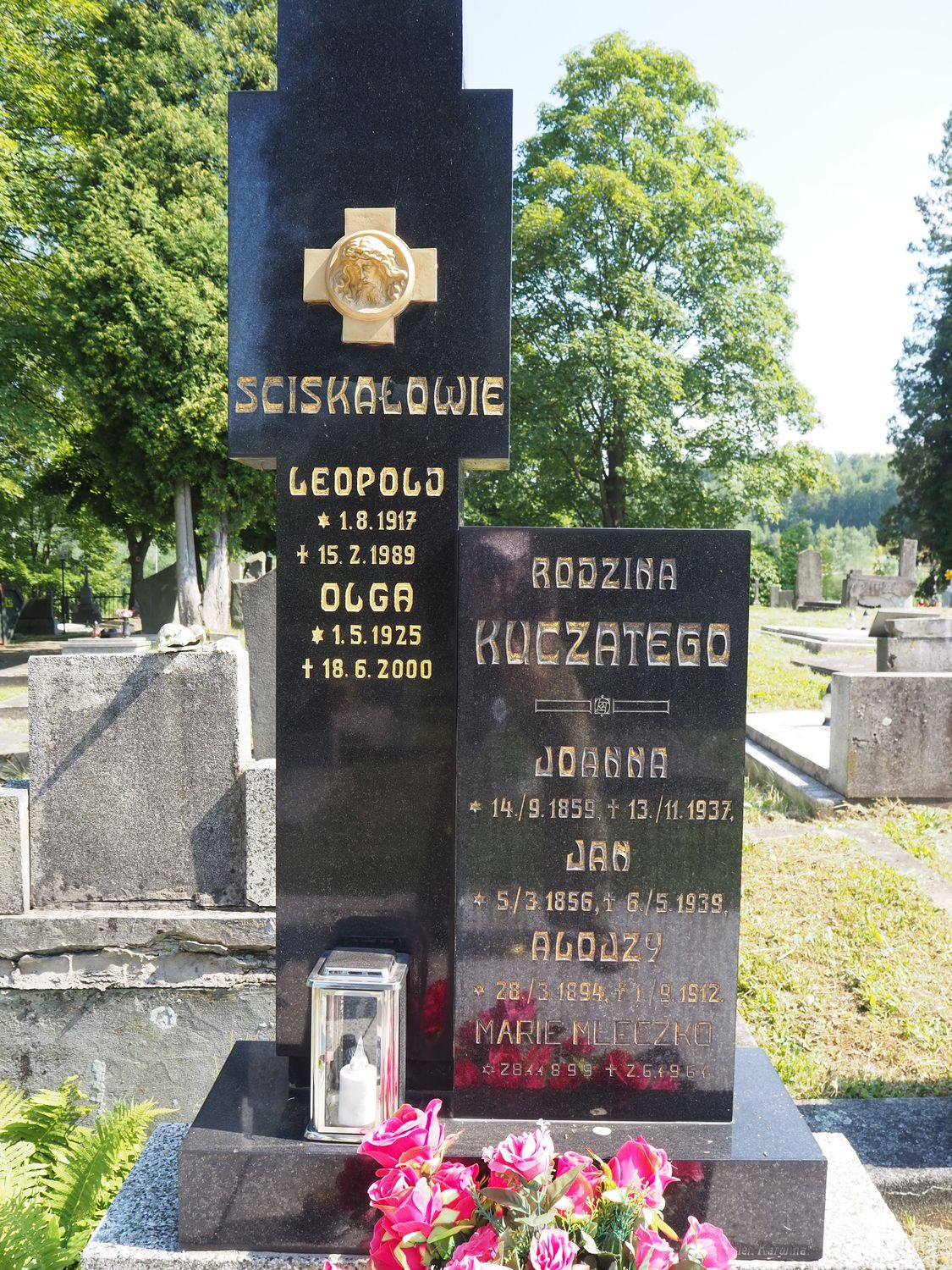 Nagrobek rodziny Sciskałów i Kuczatego, cmentarz w Karwinie Dołach, stan z 2022 r.