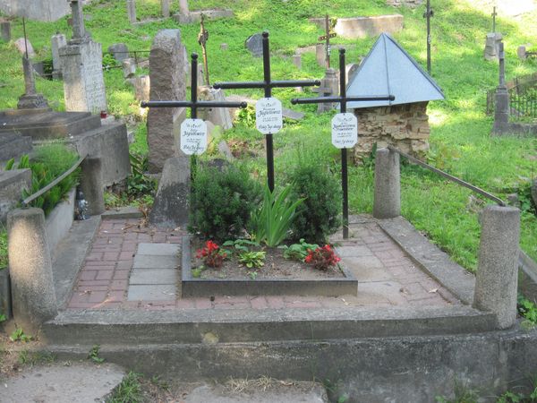 Tombstone of Franciszek and Zofia Jagiełłowicz and Rita Strawinskiene, Ross Cemetery in Vilnius, as of 2013.