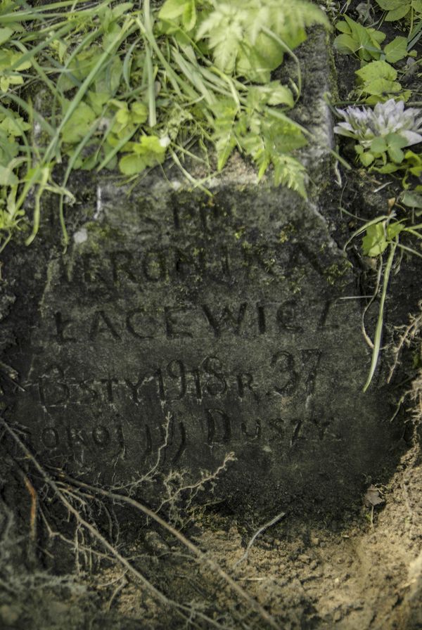 Inscription on the gravestone of Veronika N.N., Rossa cemetery in Vilnius, as of 2013