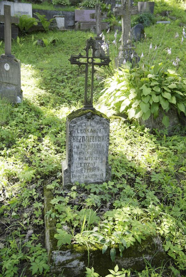 Tombstone of Edward and Leokadia Bezdziel, Ross Cemetery in Vilnius, as of 2013