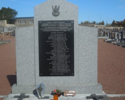 Mogiła 30 polskich oficerów saperów, którzy zginęli 18.06.1940 r. na dworcu w Thouars