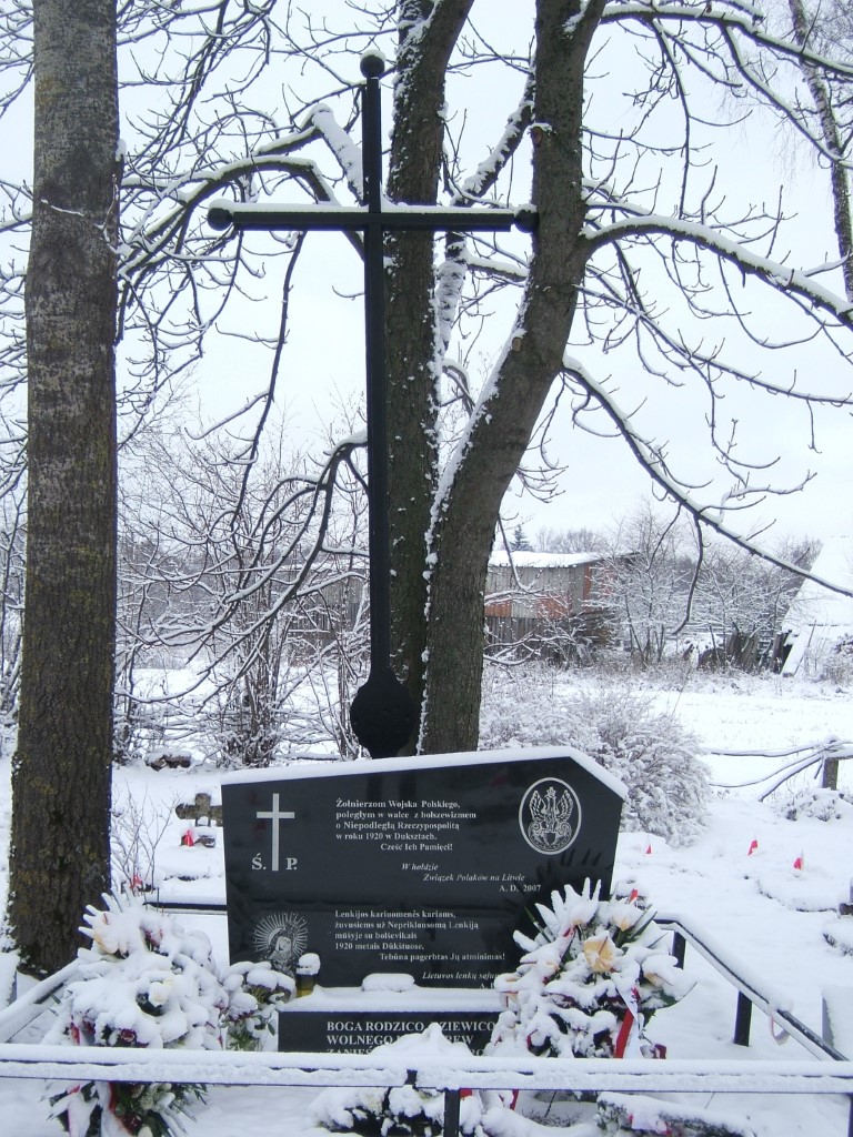 Kwatera żołnierzy polskich, poległych w latach 1919-1920, pochowanych na cmentarzu obok cerkwi