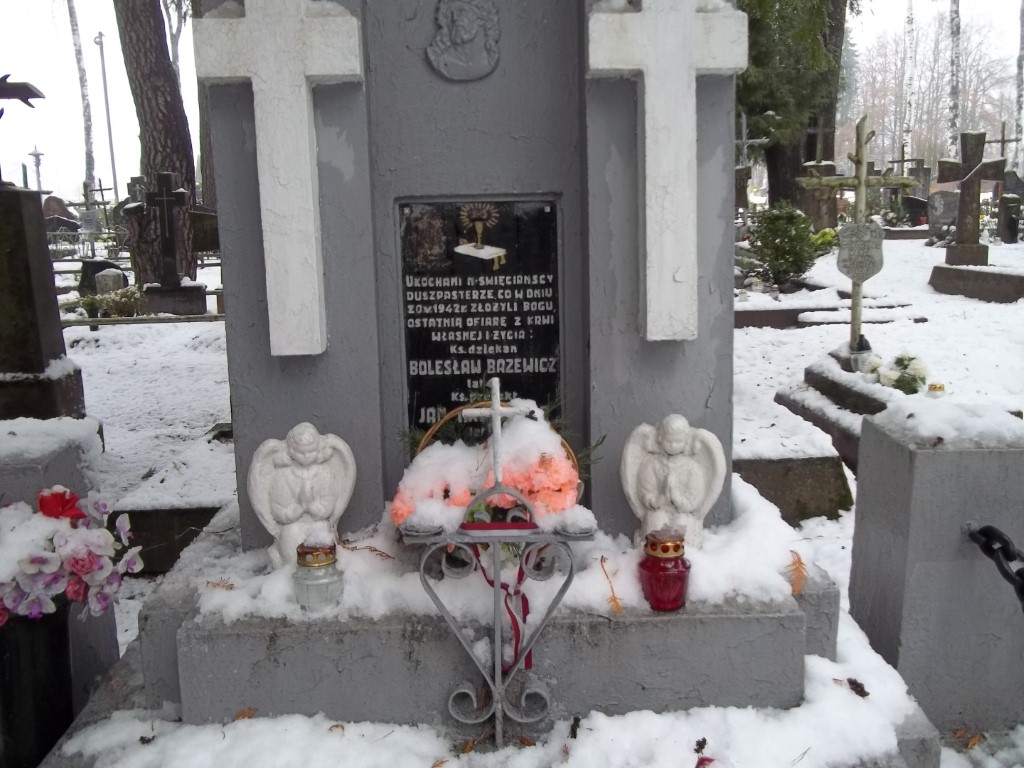 Grave of the priests murdered by the Germans on 20 May 1942.