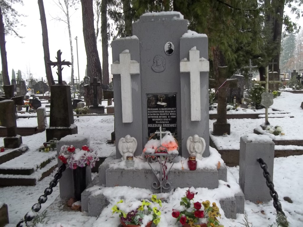 Grave of the priests murdered by the Germans on 20 May 1942.