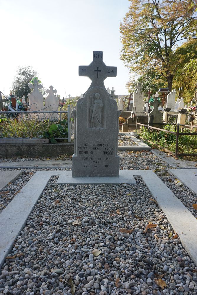 Groby polskich uchodźców z okresu II wojny światowej na lokalnym cmentarzu.