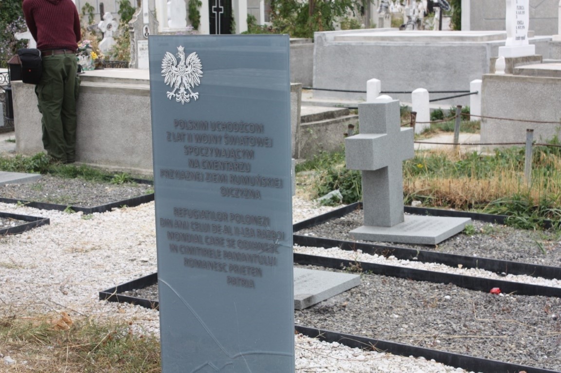 Groby żołnierzy polskich i uchodźców cywilnych z 1939 r. na lokalnym cmentarzu