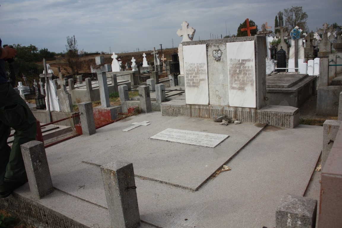Groby polskich uchodźców z 1939 r. na lokalnym cmentarzu