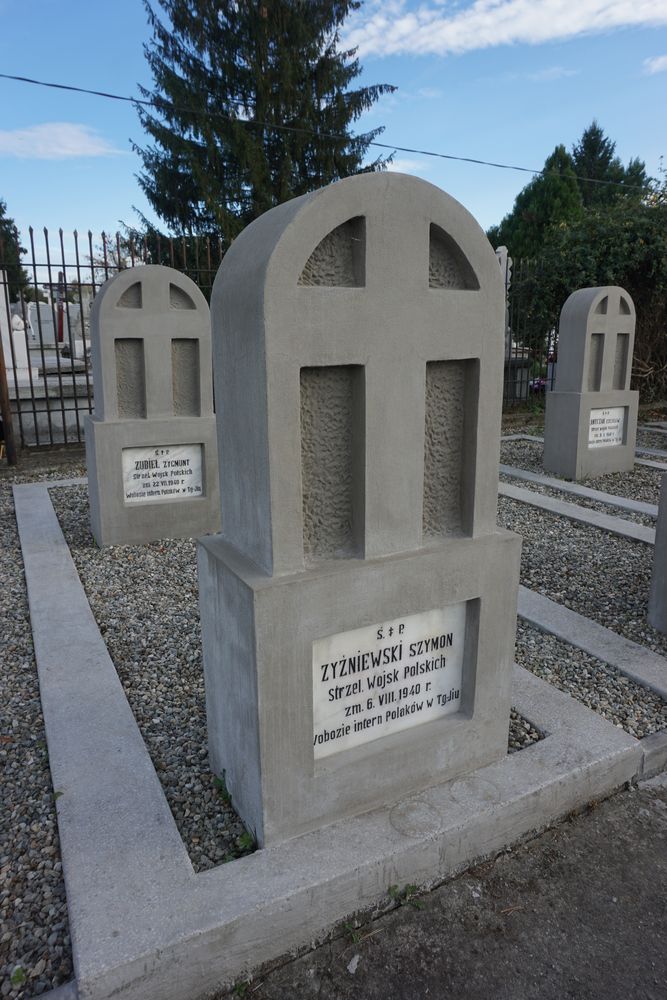 Groby 17 internowanych w 1939 r. polskich żołnierzy