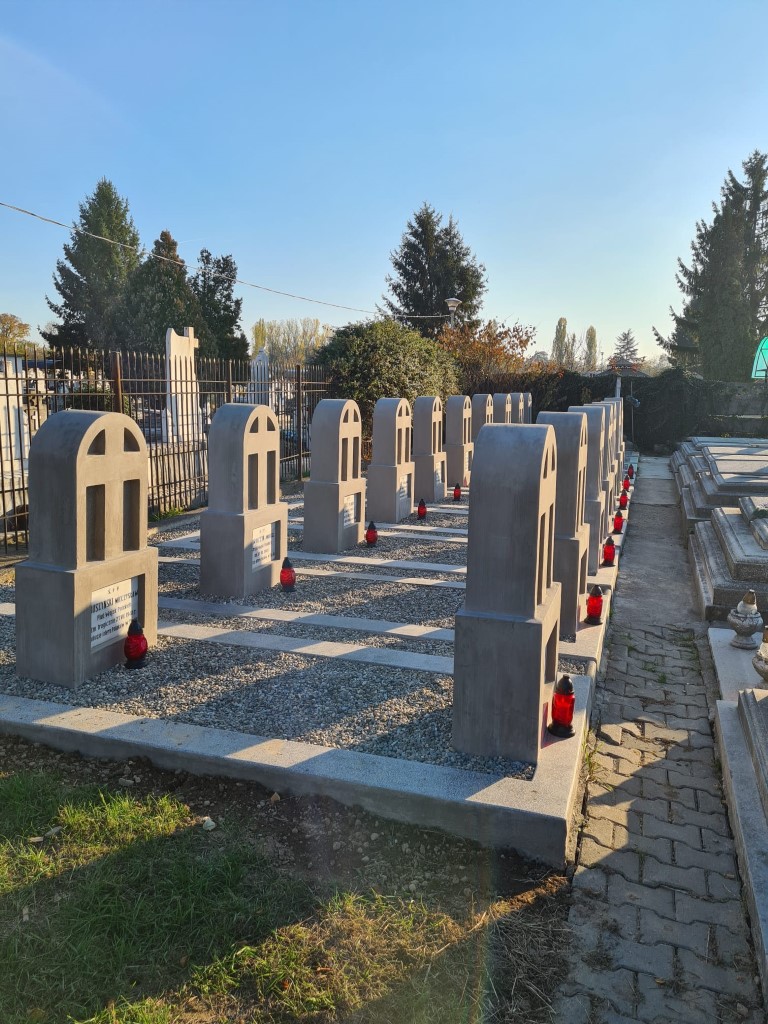 Graves of 17 Polish soldiers interned in 1939