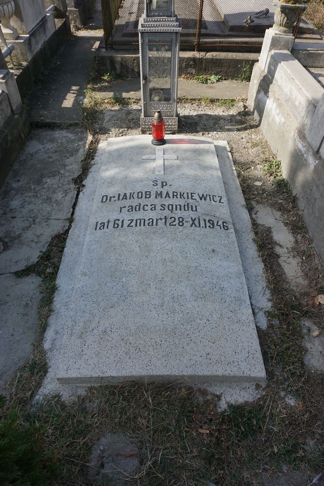Groby internowanych w 1939 polskich wojskowych i uchodźców cywilnych na cmentarzu katolickim