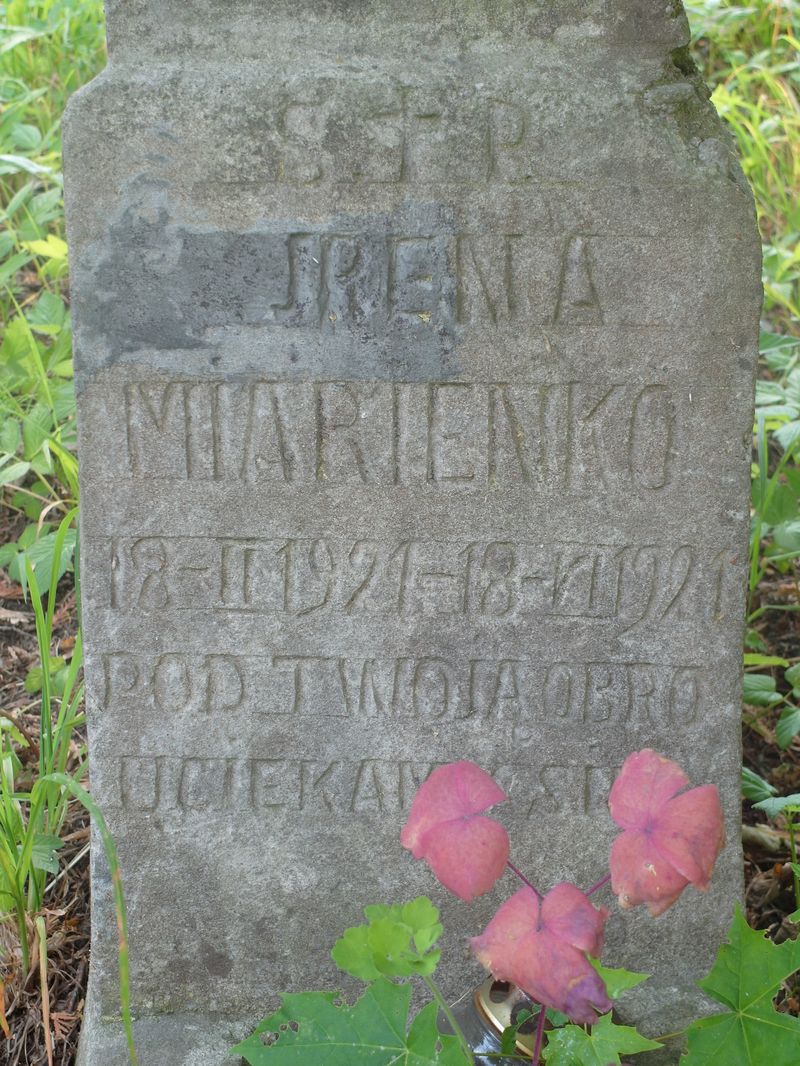 Fragment nagrobka Ireny Miarienko, cmentarz Na Rossie w Wilnie, stan z 2015 r.