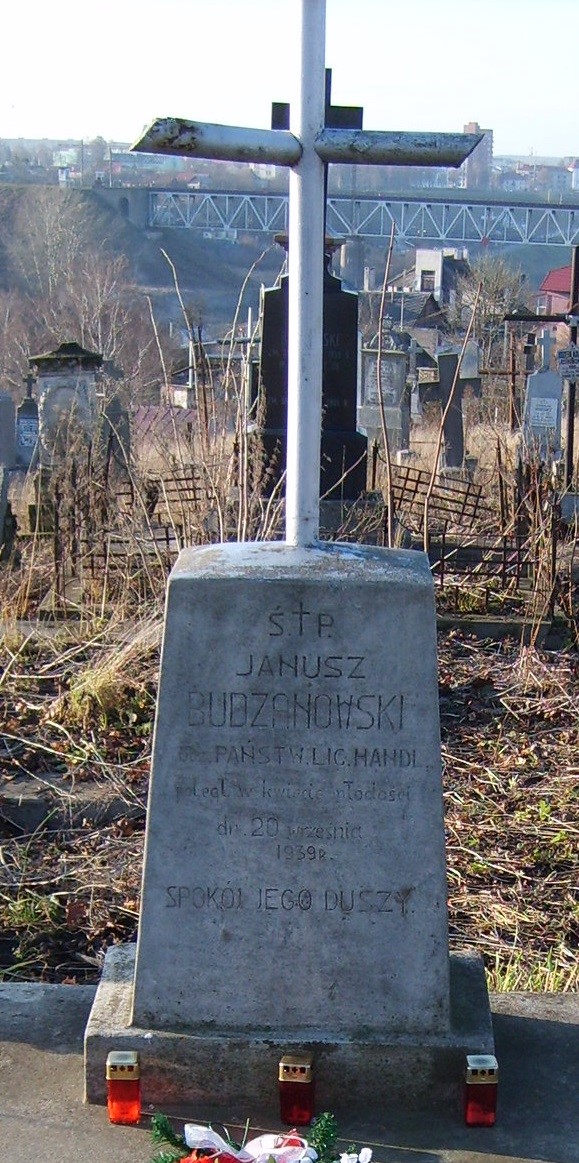 Janusz Budzanowski, Grób cywilnego obrońcy Grodna z września 1939 r. - Janusza Budzanowskiego na cmentarzu farnym