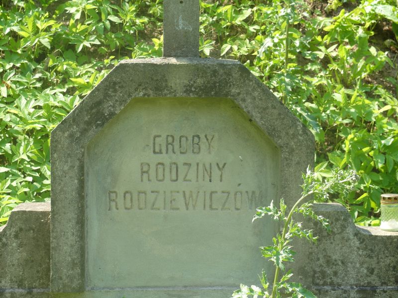 Fragment of the tomb of the Rodziewicz family, Na Rossie cemetery in Vilnius, as of 2015.