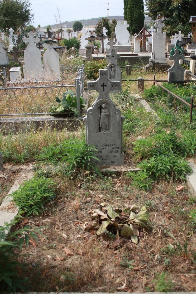 Michalina Nosca, Groby polskich uchodźców z okresu II wojny światowej na lokalnym cmentarzu.